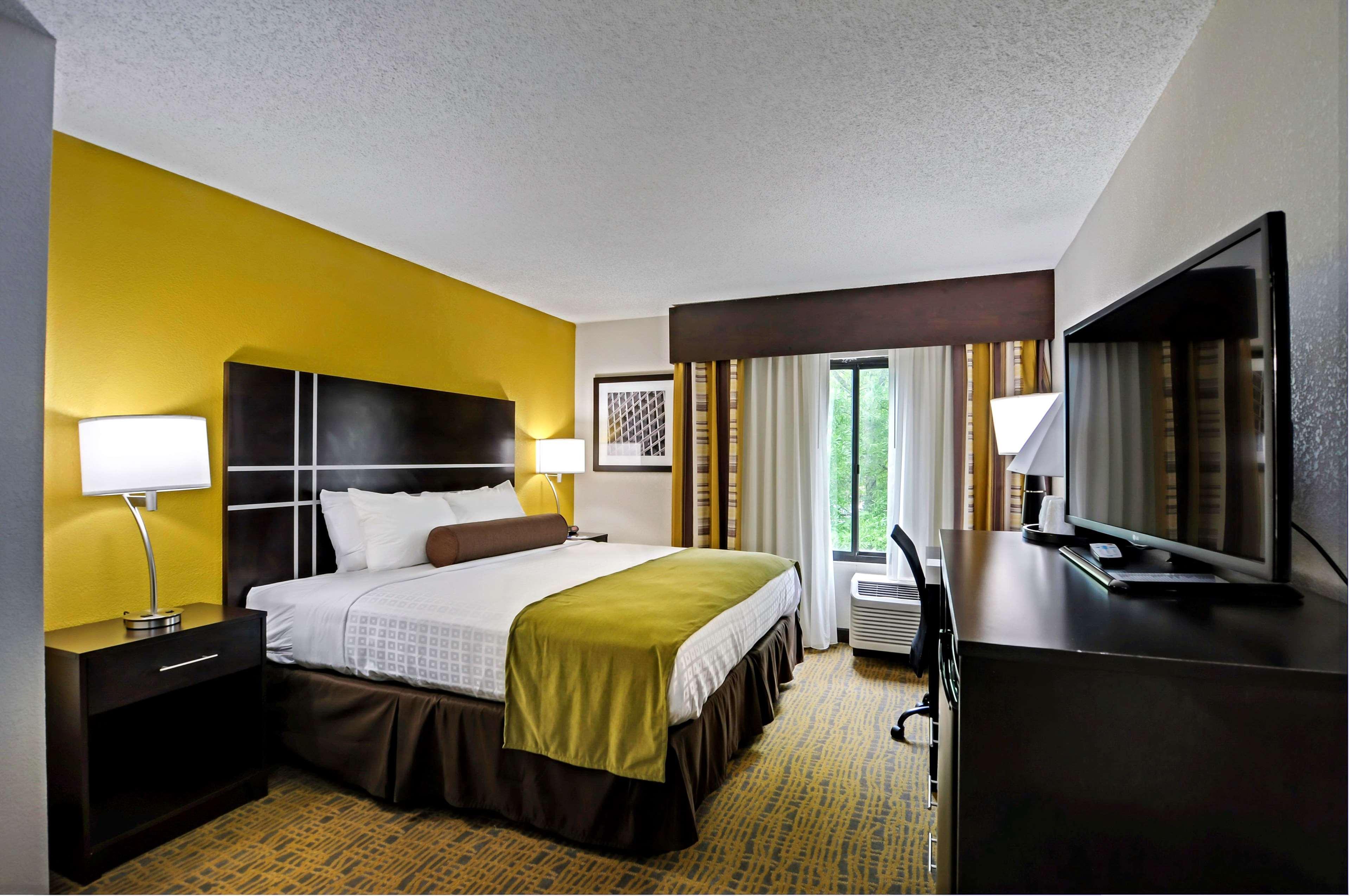 Best Western Plus Hanes Mall Уинстон-Сейлем Экстерьер фото
