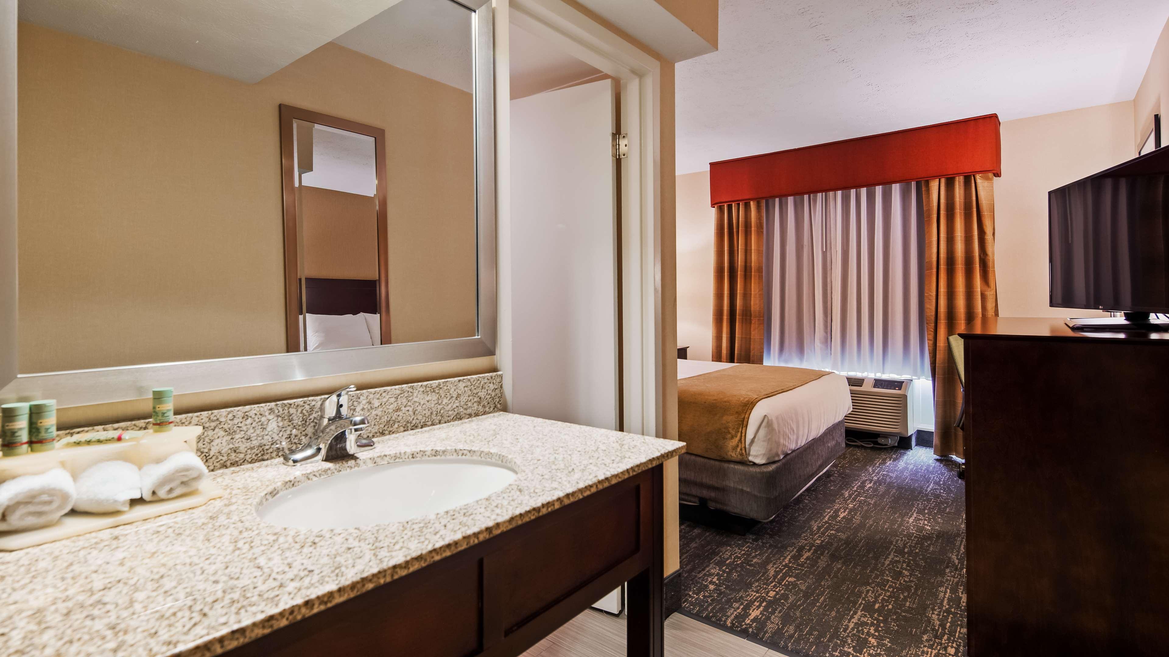 Best Western Plus Hanes Mall Уинстон-Сейлем Экстерьер фото