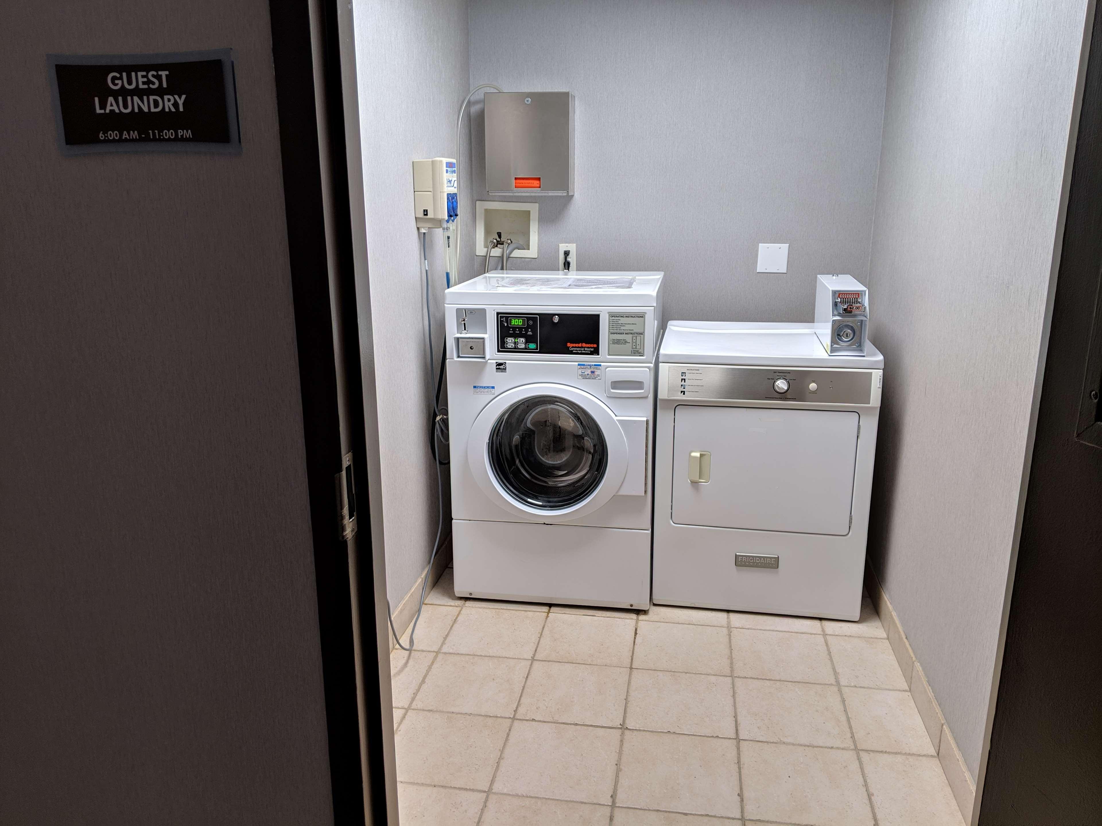 Best Western Plus Hanes Mall Уинстон-Сейлем Экстерьер фото